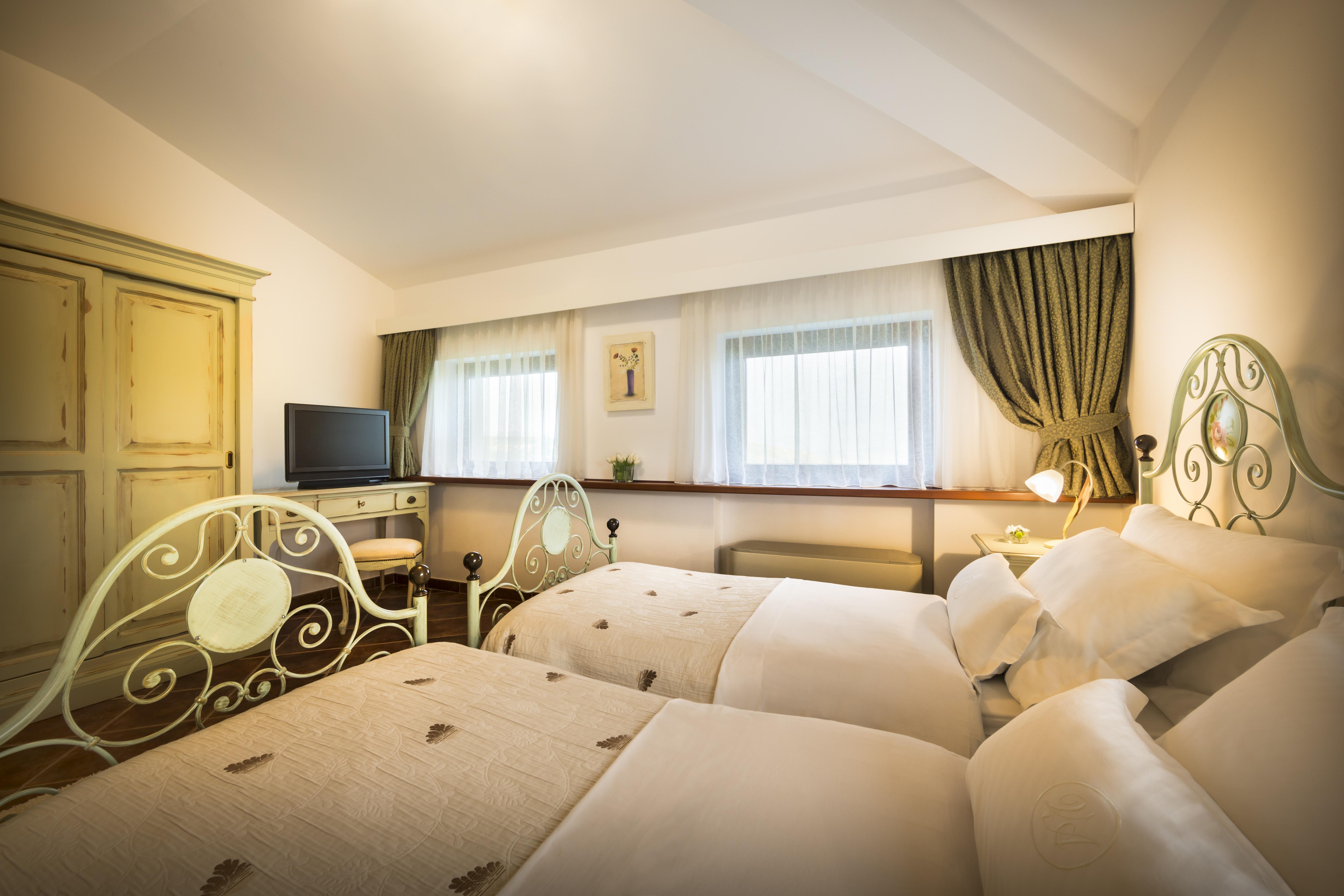 Palazzo Angelica B&B Adults Only Oprtalj ภายนอก รูปภาพ